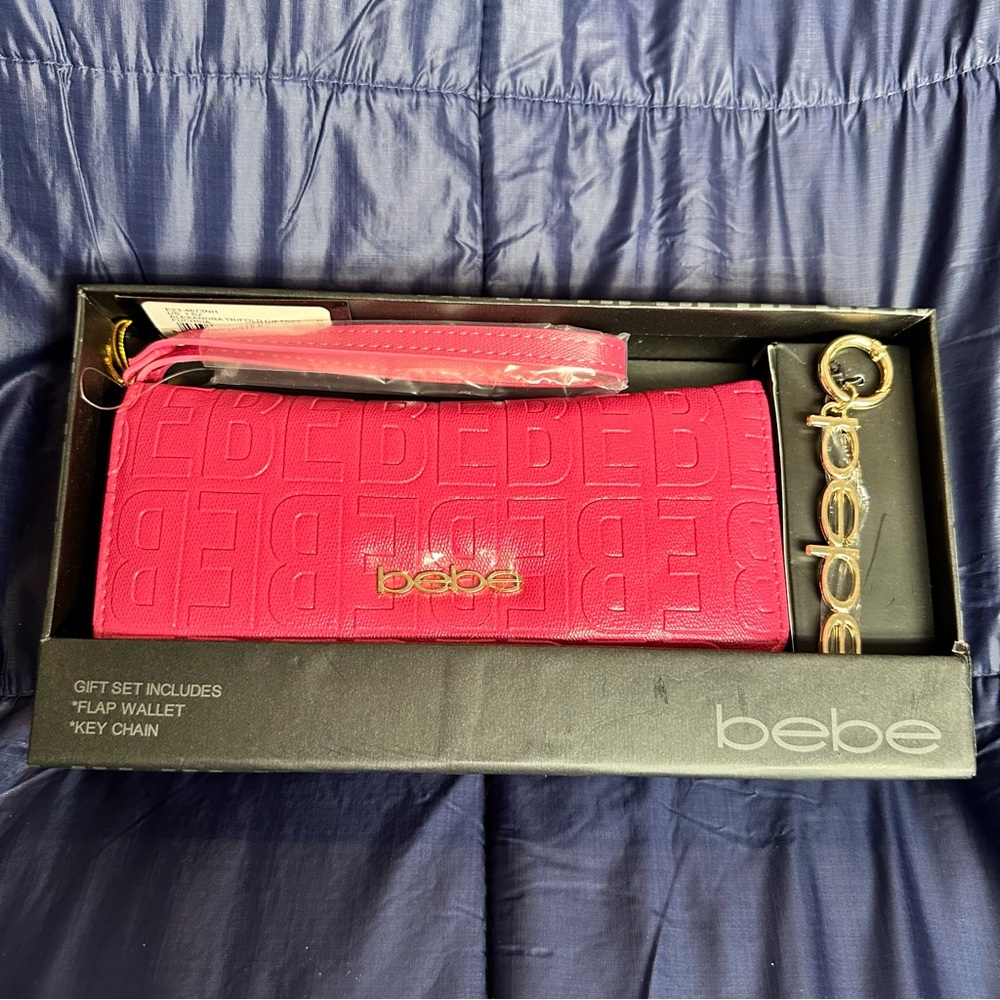 BEBE Alexandra Trifold Gift Set Fuschsia